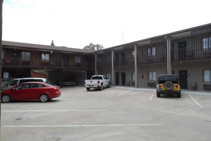 Bear Lodge Motel