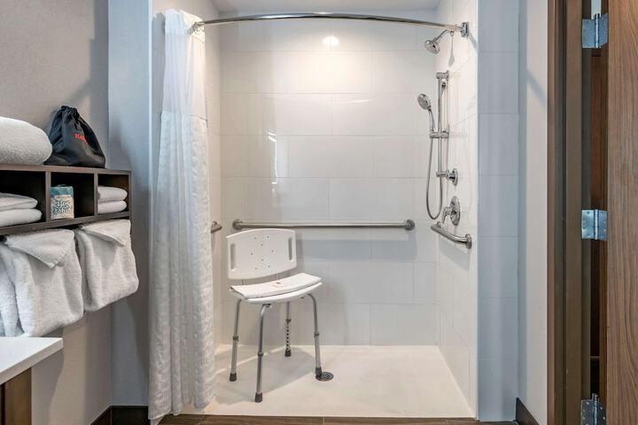 Comfort Suites Fort Lauderdale Airport & Cruise Port