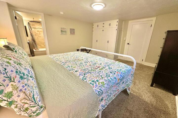 State Street Cottage Suite 1