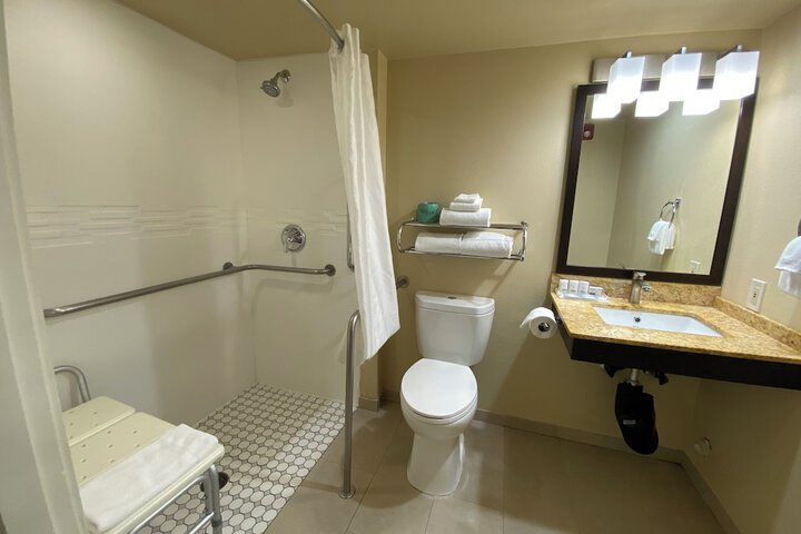 Room 14 of 38