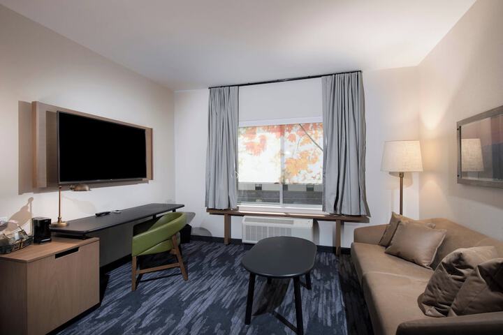 Room 17 of 33