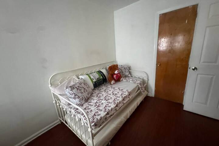 Huge 3 Bedrooms Apt 15 Minutes to NY City