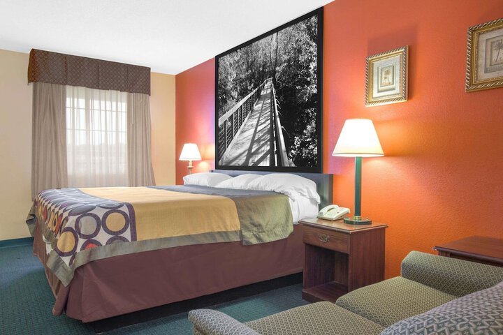 Room 9 of 15