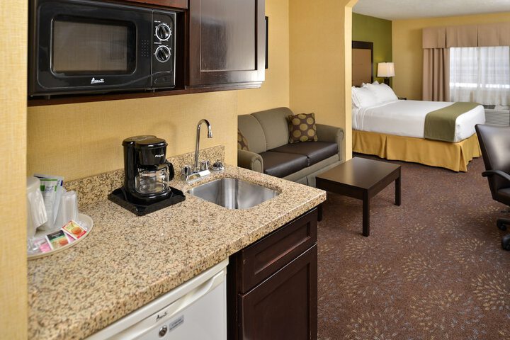 Holiday Inn Express Hotel & Suites Charlotte by IHG