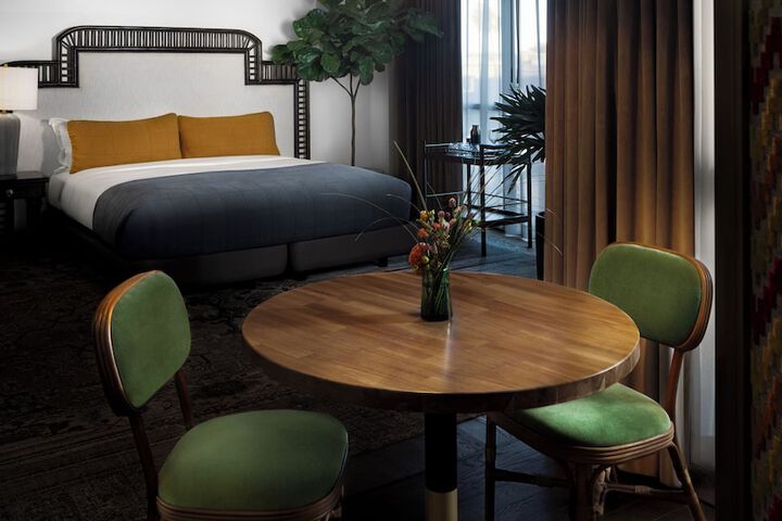 Room 32 of 64