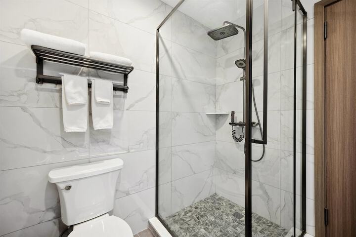 Ramada by Wyndham Flushing Queens