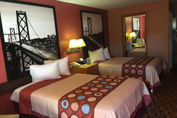 Room 10 of 33