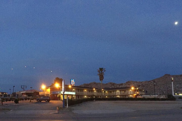 Hilltop Inn & Suites