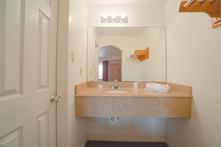 Room 70 of 96