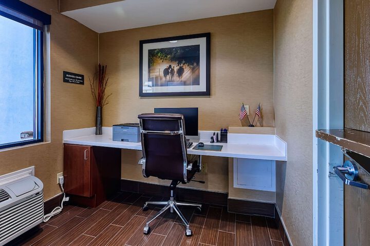 Business Center 65 of 68