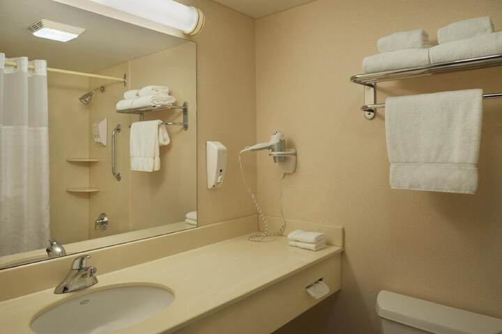 Room 6 of 11