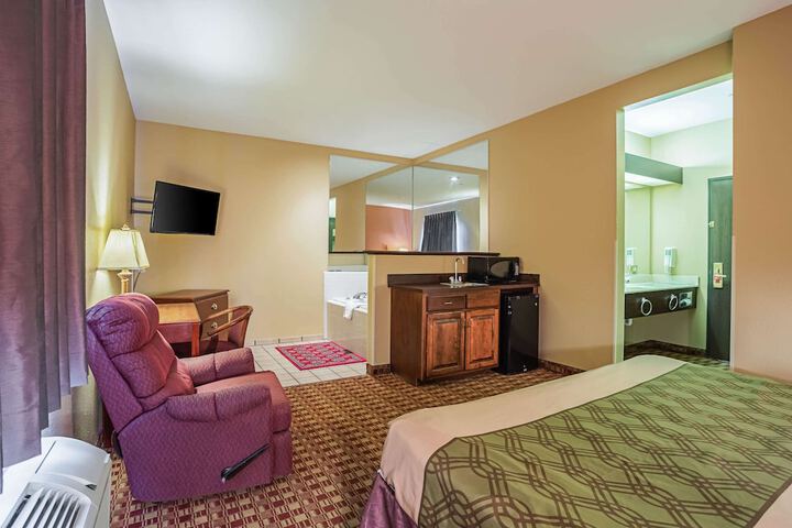 Room 17 of 37