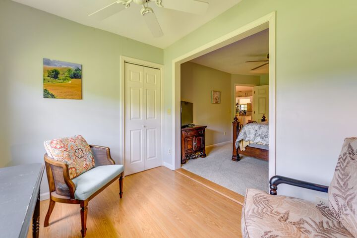Bright Franklin Villa: Fireplace Golf Course View