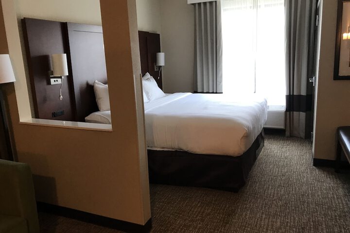 Room 11 of 25