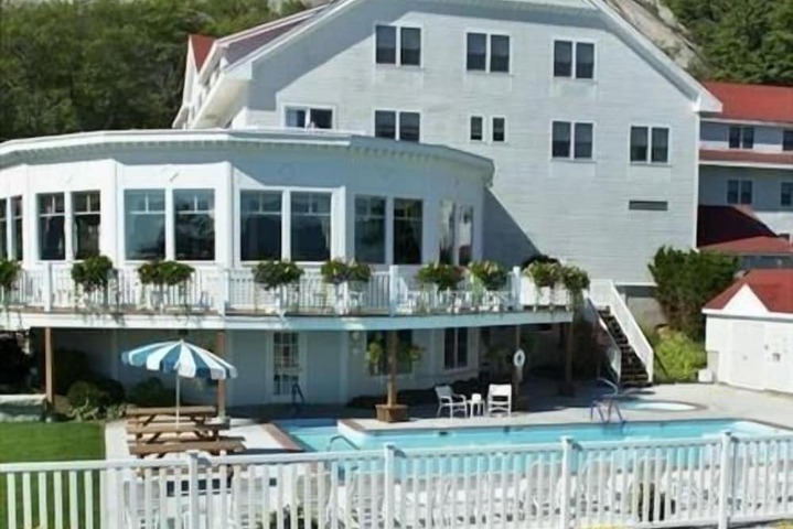 The White Mountain Hotel & Resort