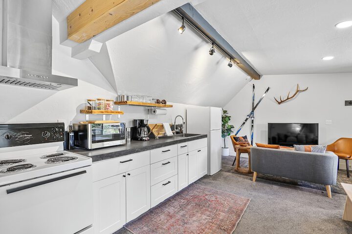 Basecamp Lodge
