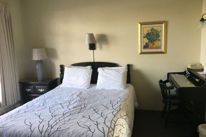 Room 13 of 26