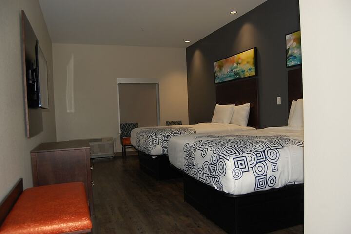Room 100 of 150