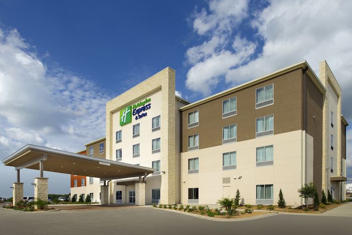 Holiday Inn Express & Suites Bay City by IHG