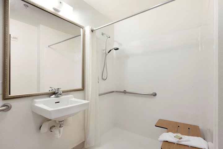 Super 8 by Wyndham Garland / Rowlett/East Dallas Area