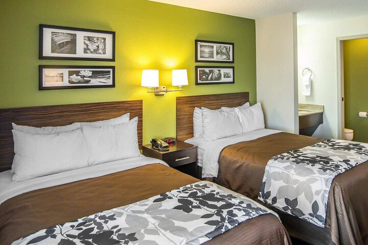 Room 8 of 33