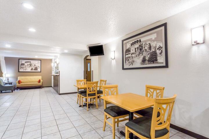 SUPER 8 BY WYNDHAM JOPPA