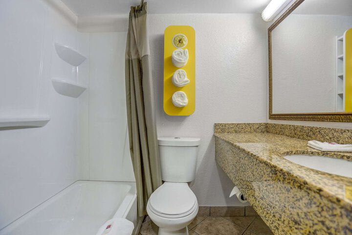 Room 32 of 39