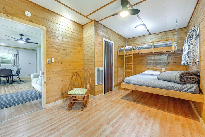 Lakefront Cabin w / Fire Pit Dock, & Boat Rental