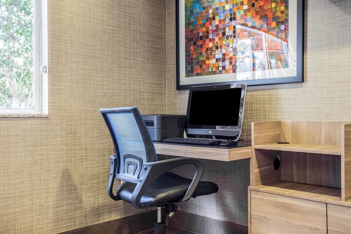 Business Center 38 of 38