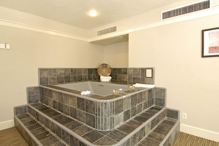 Hot Tub 85 of 91