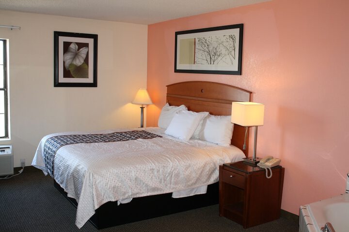 Room 28 of 62