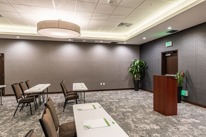 Holiday Inn & Suites Silicon Valley - Milpitas by IHG