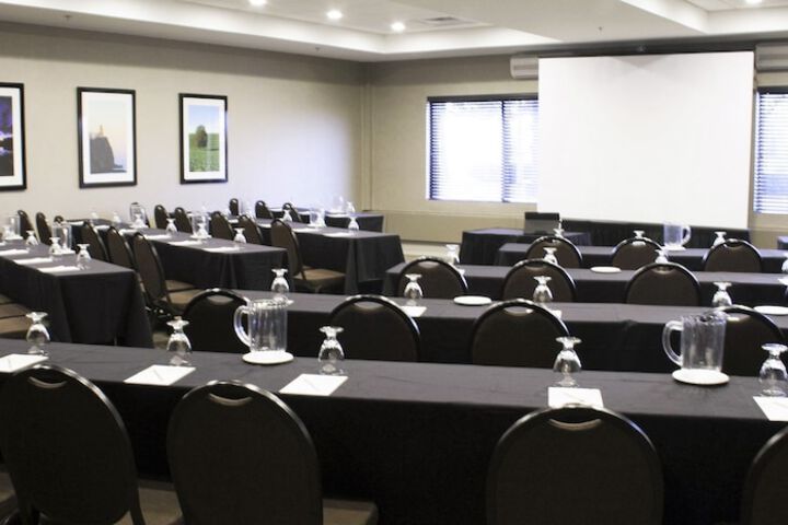 Embassy Suites by Hilton Milwaukee Brookfield