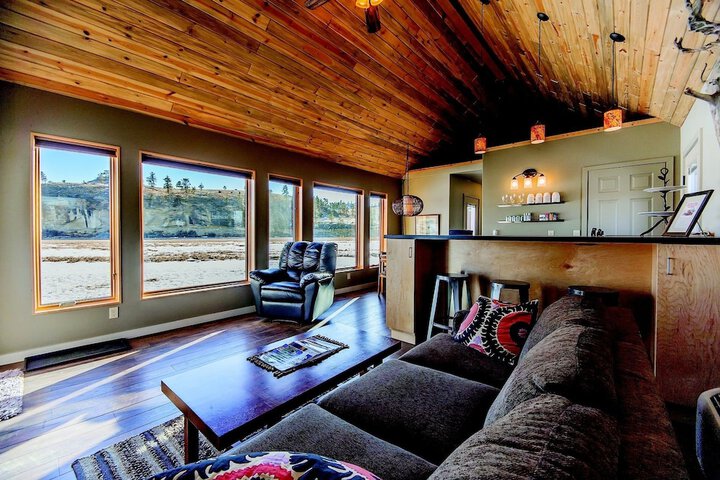 Yellowstone River Lodge