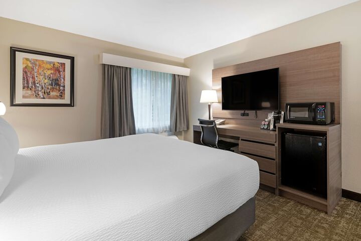 Best Western Plus Windjammer Inn & Conference Center
