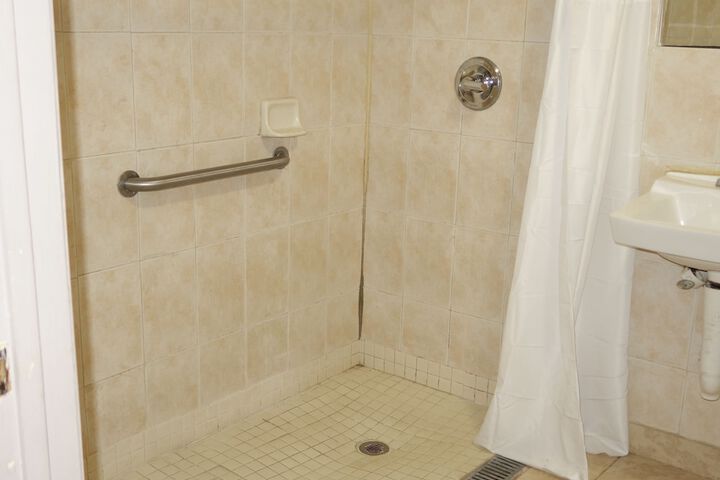 Room 5 of 18