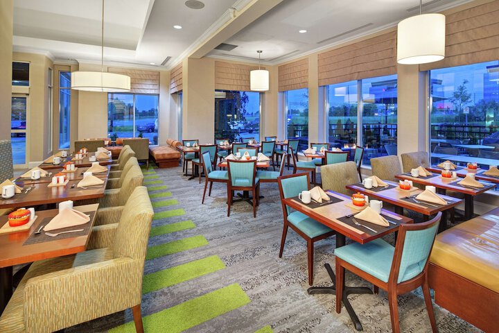 Hilton Garden Inn Toronto / Oakville