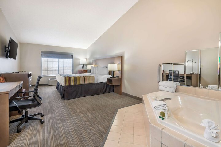 Country Inn & Suites by Radisson Watertown, SD