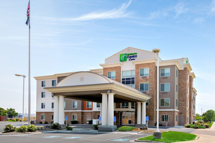 Holiday Inn Express & Suites Ontario by IHG