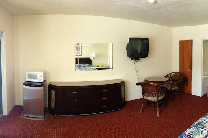 Room 11 of 19
