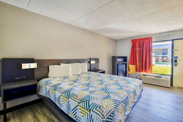 Room 11 of 25