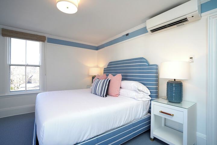 76 Main Ink Press Hotel