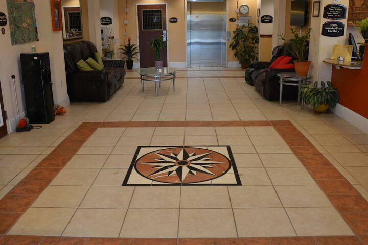 Super 8 by Wyndham Austin / Airport South