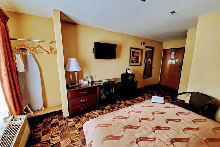 Room 14 of 28