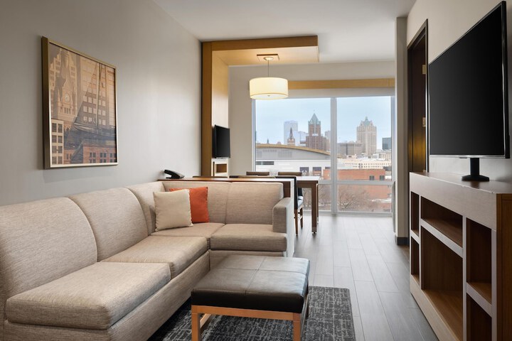 Hyatt Place Milwaukee / Downtown