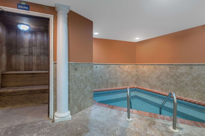 Pool 4 of 24