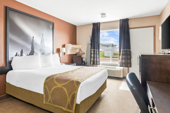 Super 8 by Wyndham Meadow Lake