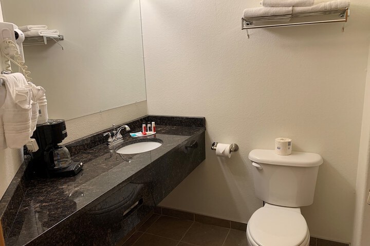 Room 16 of 25