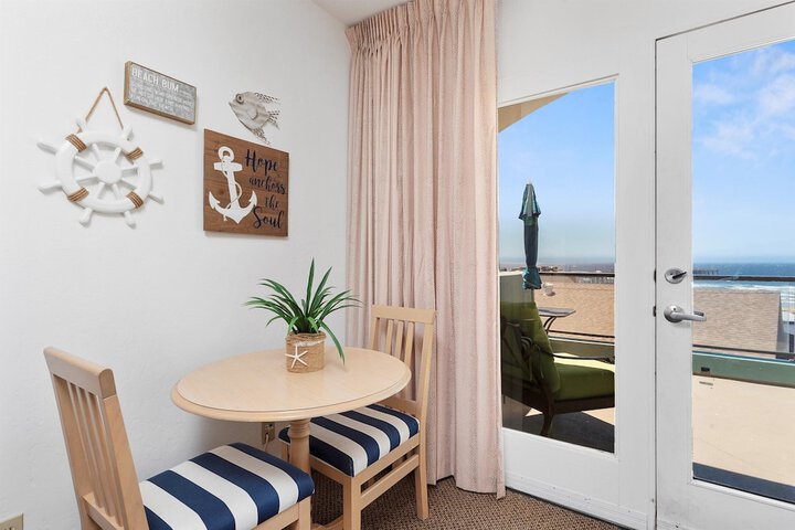 Beach House Inn & Suites