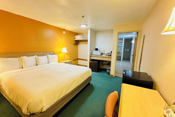 Timberland Inn & Suites